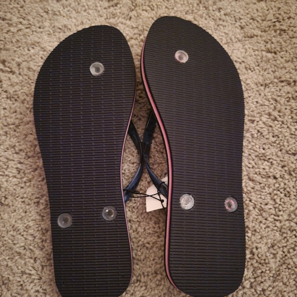 Vera Bradley flip flops - Picture 3 of 4